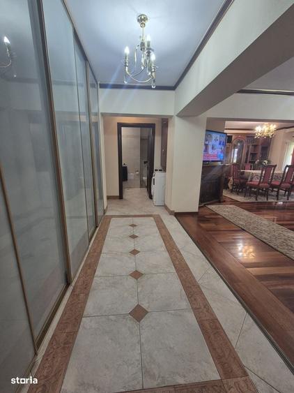 Apartament cu 4 camere decomandat în Decebal