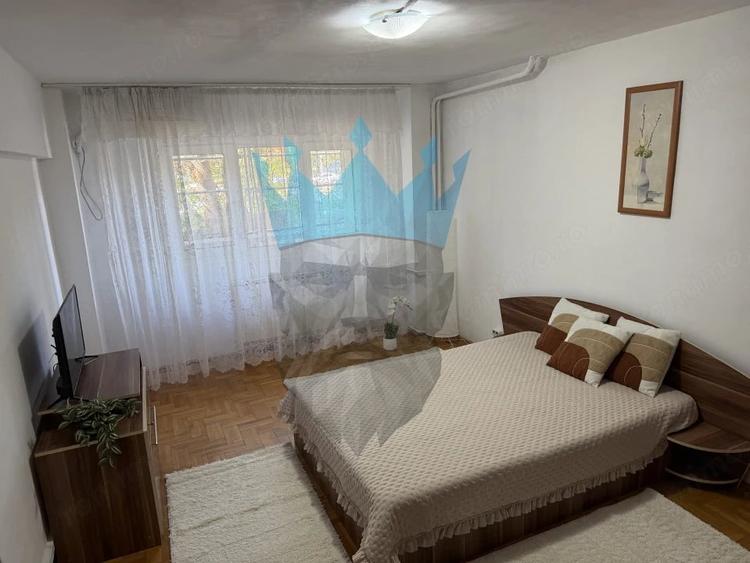 Apartament cu 3 camere decomandat în Splaiul Unirii