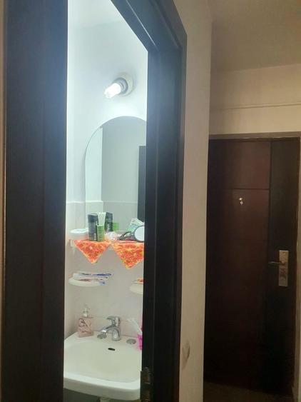 Apartament cu 3 camere semidecomandat în Cantemir