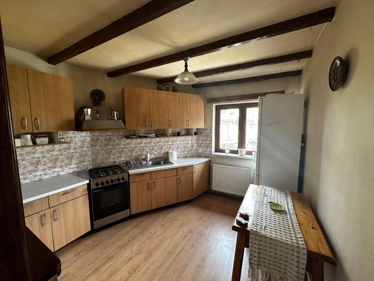 Apartament cu 3 camere decomandat, mobilat în Calea București