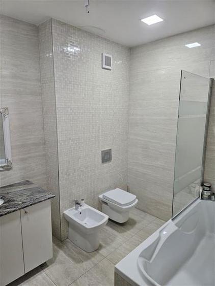 Apartament cu 2 camere decomandat în Tractorul