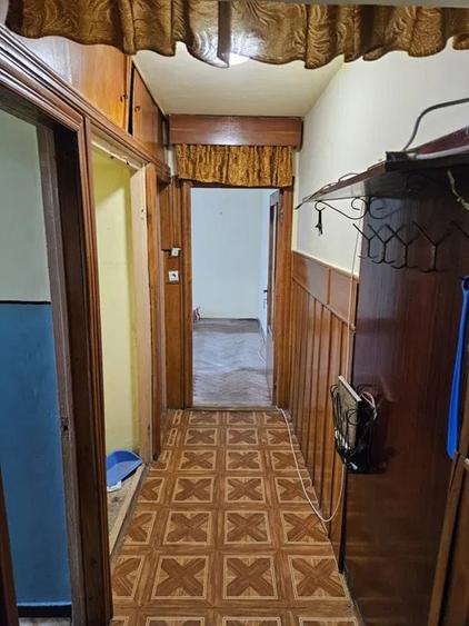 Apartament cu 3 camere semidecomandat în Km 4-5
