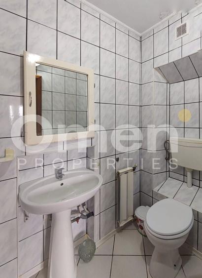 Apartament cu 3 camere semidecomandat în Central
