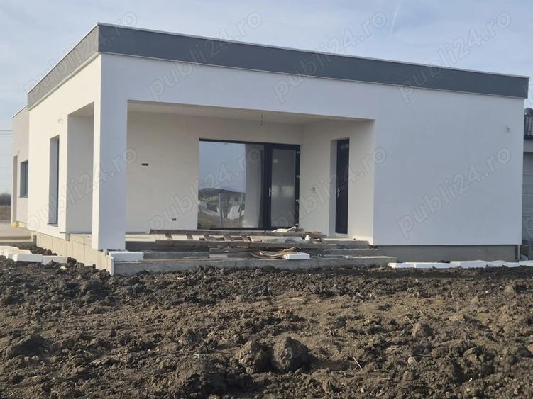 Casă cu 4 camere cu Teren 430 Mp în Vladimirescu