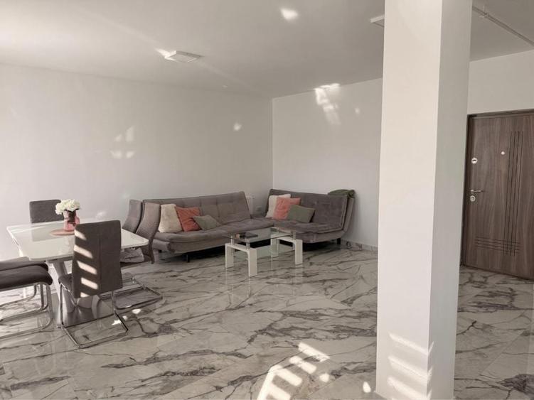 Apartament cu 3 camere decomandat în Exterior Vest