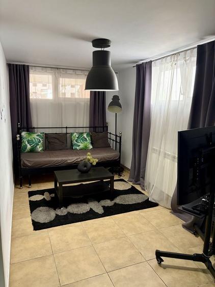 Apartament cu 2 camere decomandat, mobilat în Central
