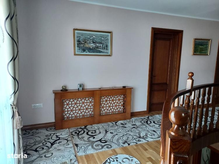 Casă cu 4 camere în Moara