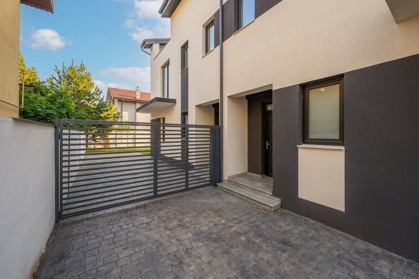 Duplex cu 4 camere cu Canalizare în Păcii