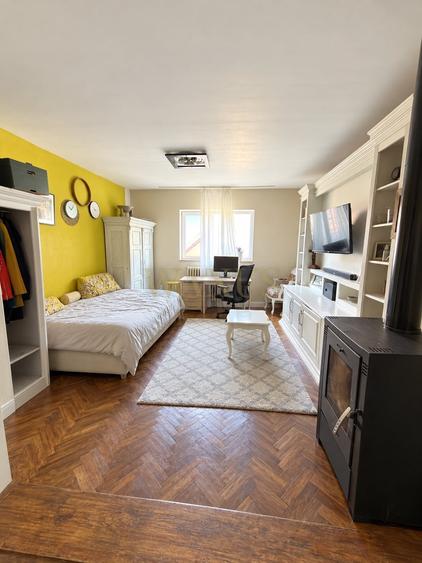 Casă individuală cu 6 camere cu Teren 265 Mp în Central
