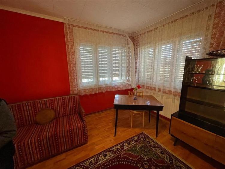 Casă individuală cu 5 camere cu Teren 4500 Mp în Tinăud