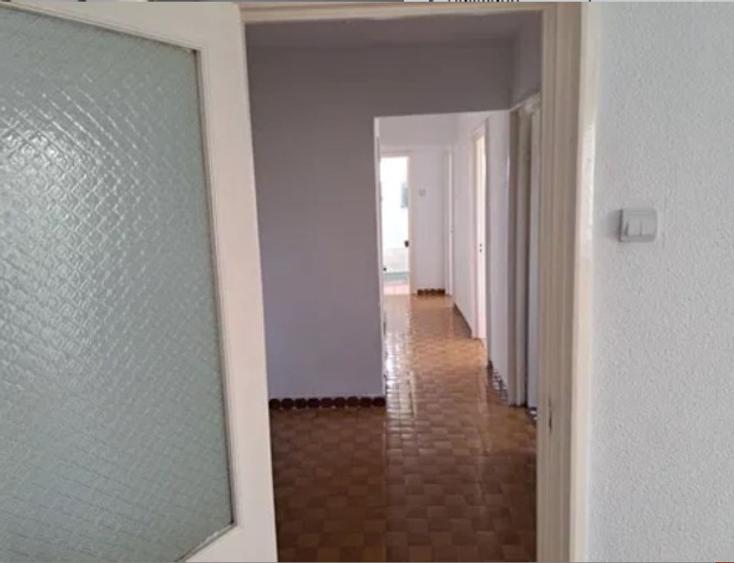 Apartament cu 3 camere decomandat în Casa de Cultură