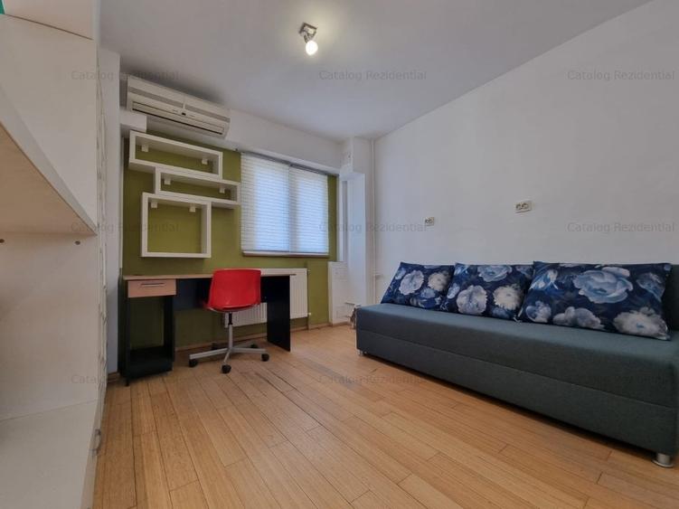 Apartament cu 3 camere decomandat în Panduri