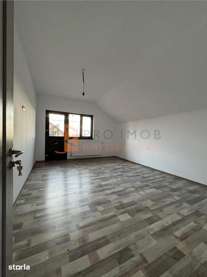 Casă cu 5 camere cu Teren 500 Mp în Stâlpu