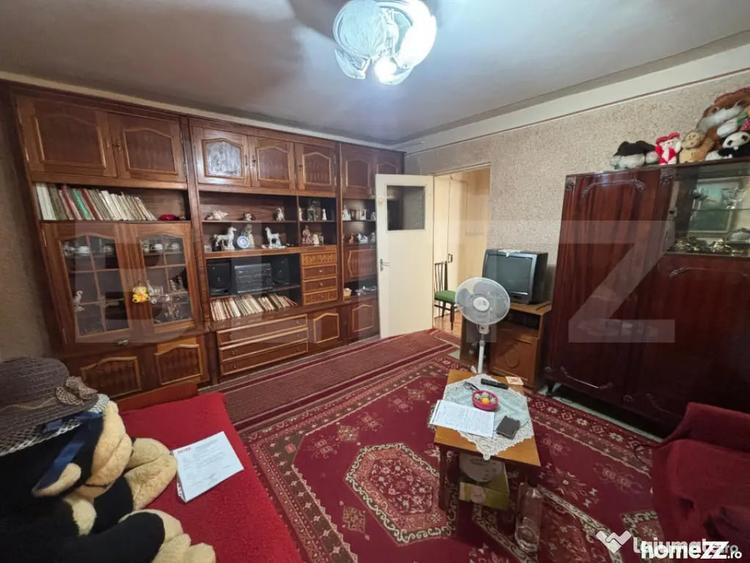 Apartament cu 2 camere semidecomandat, mobilat în Micro 11
