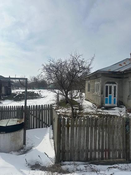 Casă cu 4 camere cu Teren 2000 Mp în Ciorăști