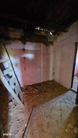 Casă cu 3 camere cu Teren 2880 Mp în Buteni