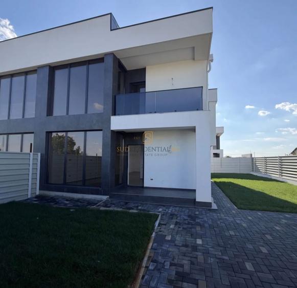 Duplex cu 4 camere cu Canalizare în 1 Decembrie