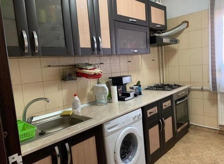 Apartament cu 3 camere decomandat în Vitan