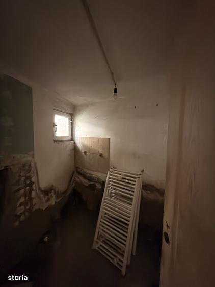 Casă cu 3 camere cu Canalizare în Central