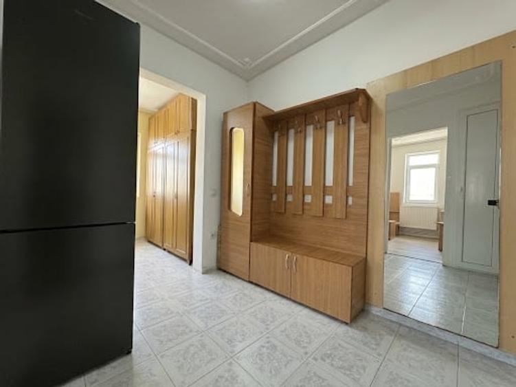 Apartament cu 3 camere decomandat în Târgu Cucu