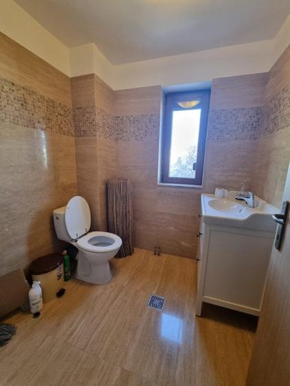 Casă individuală cu 4 camere cu Canalizare în 1 Decembrie