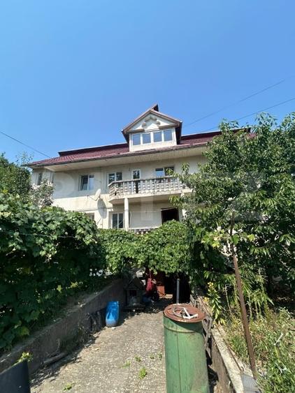 Casă individuală cu 10 camere cu Canalizare în Central