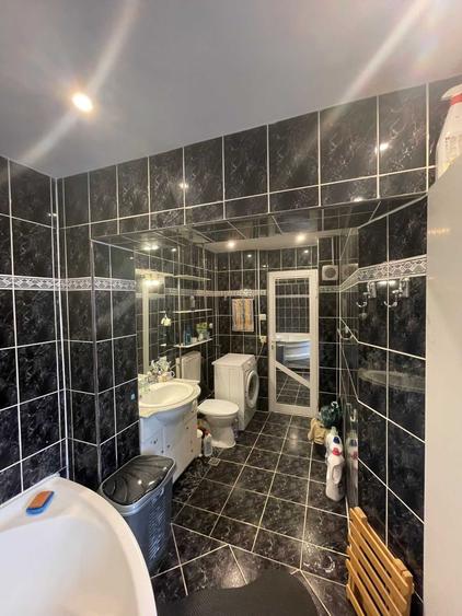 Apartament cu 3 camere decomandat în Independenței