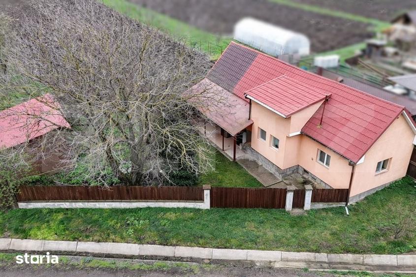 Casă cu 2 camere cu Teren 2300 Mp în Gornești