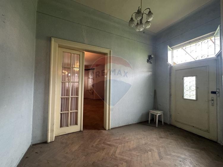 Casă cu 3 camere cu Teren 862 Mp în Central