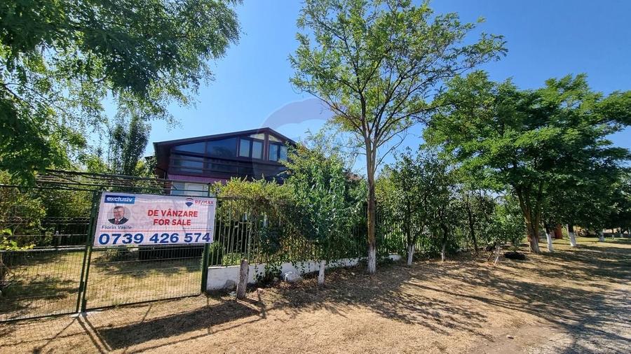 Casă individuală cu 8 camere cu Teren 1000 Mp în Sud-Est