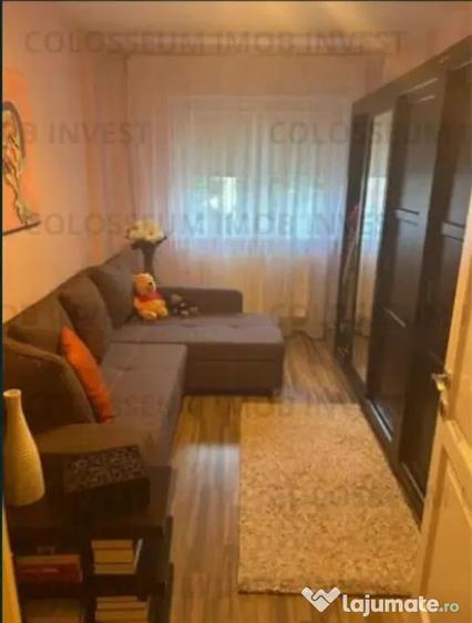 Apartament cu 3 camere decomandat în Răcădău