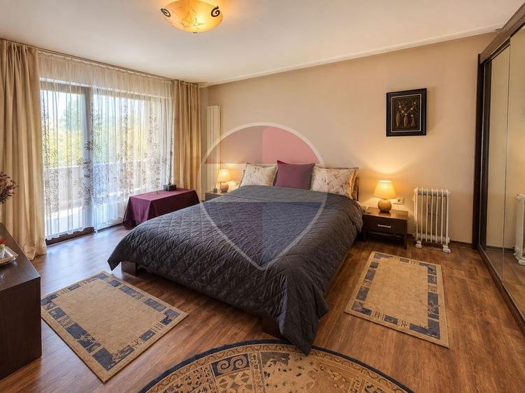Casă individuală cu 6 camere cu Teren 497 Mp în Tractorul