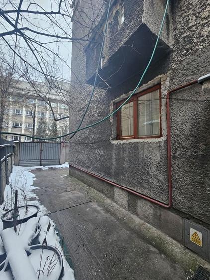 Casă individuală cu 5 camere cu Canalizare în Cotroceni