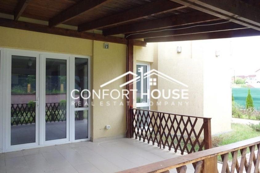 Duplex cu 8 camere cu Canalizare în Iancu Nicolae