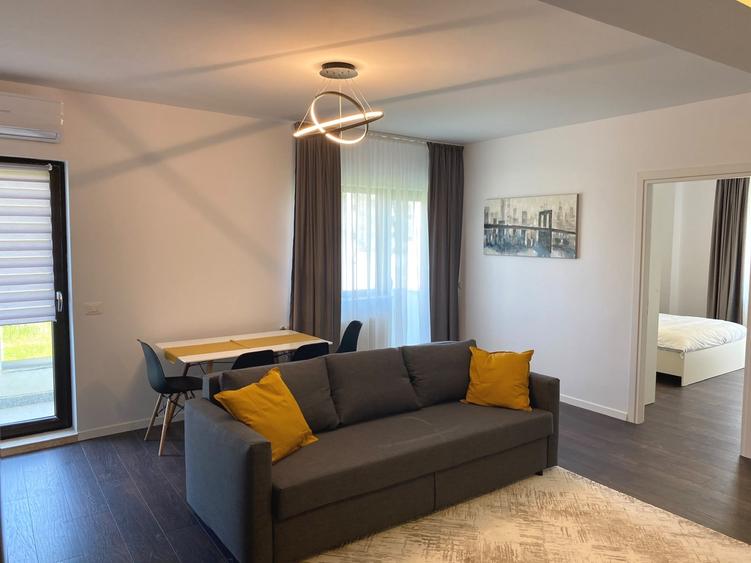 Apartament cu 3 camere semidecomandat, mobilat în Dămăroaia