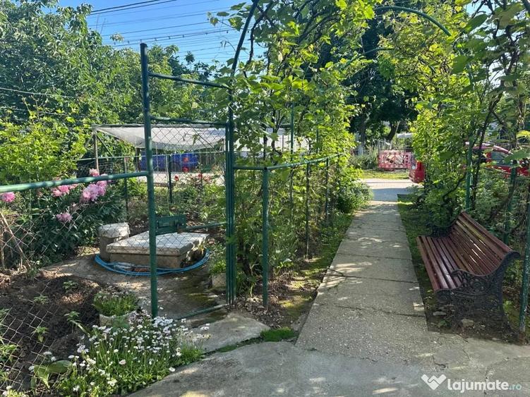 Apartament cu 5 camere semidecomandat în Vidra