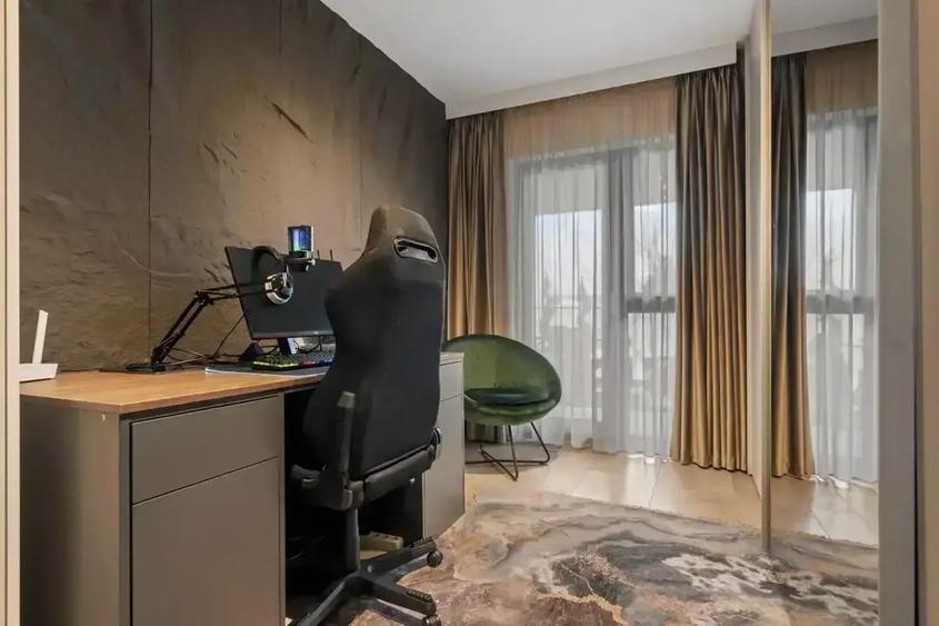 Apartament cu 3 camere decomandat, mobilat în P-ta Presei Libere