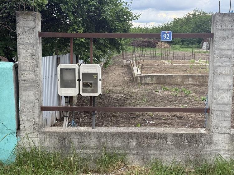 Teren de 2100 mp, în Dumbrava (Răchitoasa)