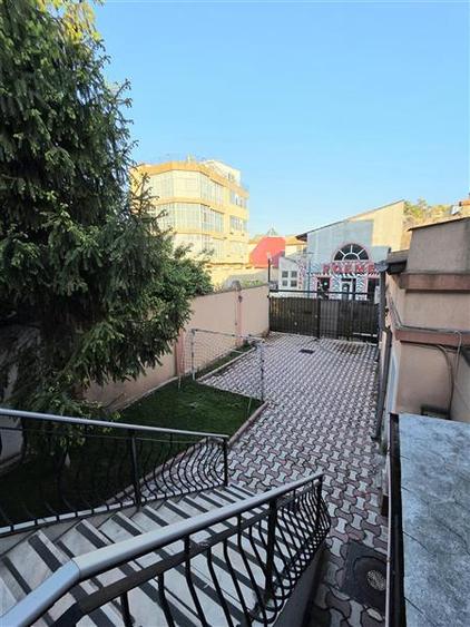 Casă cu 5 camere cu Canalizare în Central