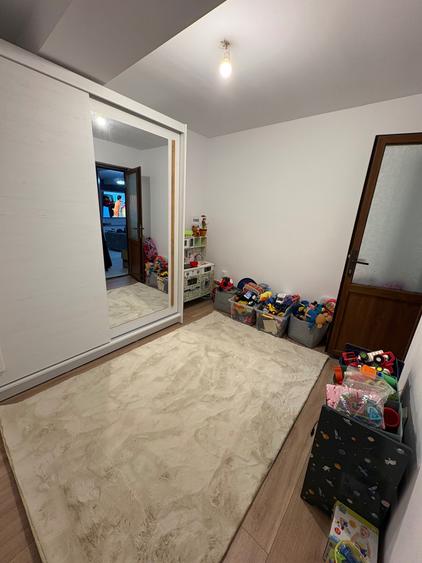 Apartament cu 3 camere decomandat în Vișan