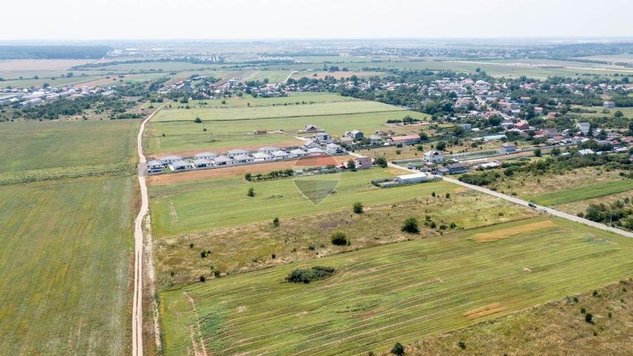 Teren Construcții intravilan de 2500 mp, în Zurbaua