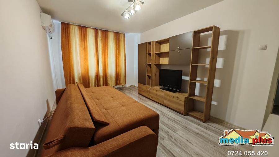 Apartament cu 3 camere decomandat în Micro 17