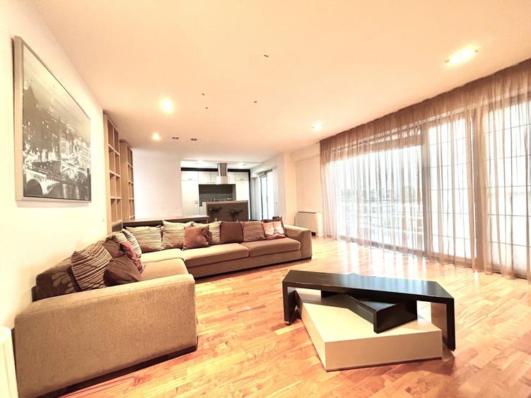Apartament cu 4 camere decomandat, mobilat în Iancu Nicolae