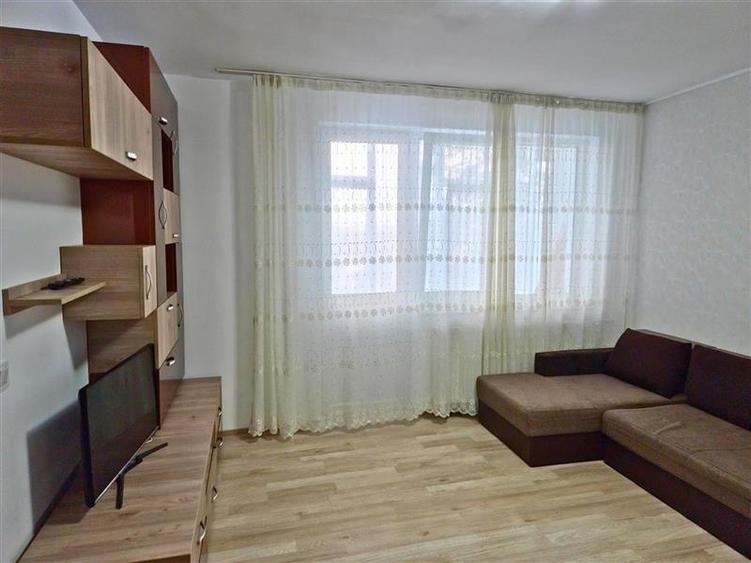 Apartament cu 2 camere semidecomandat în 1 Mai