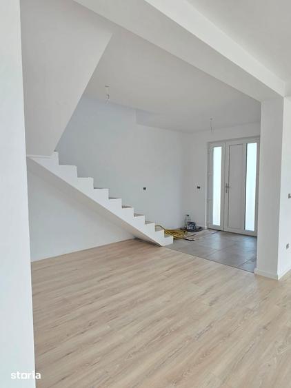 Casă cu 4 camere cu Teren 400 Mp în Central