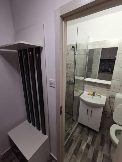 Garsonieră decomandată în Central