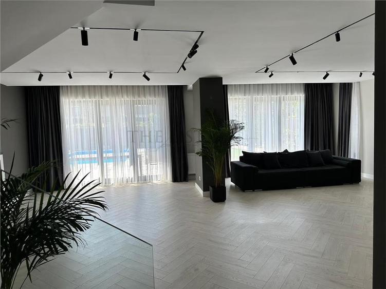 Duplex cu 9 camere cu Piscina în Pipera