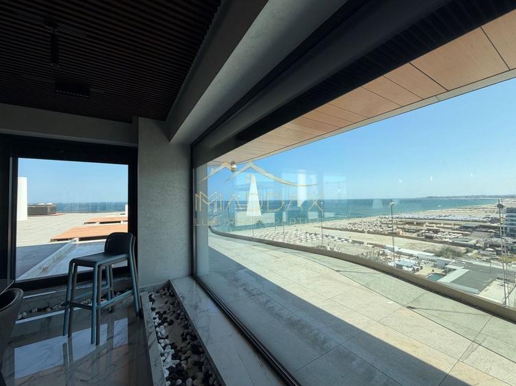 Penthouse cu 5 camere decomandat, mobilat în Central