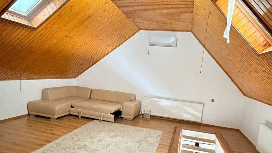 Casă individuală cu 8 camere cu Canalizare în Diosig