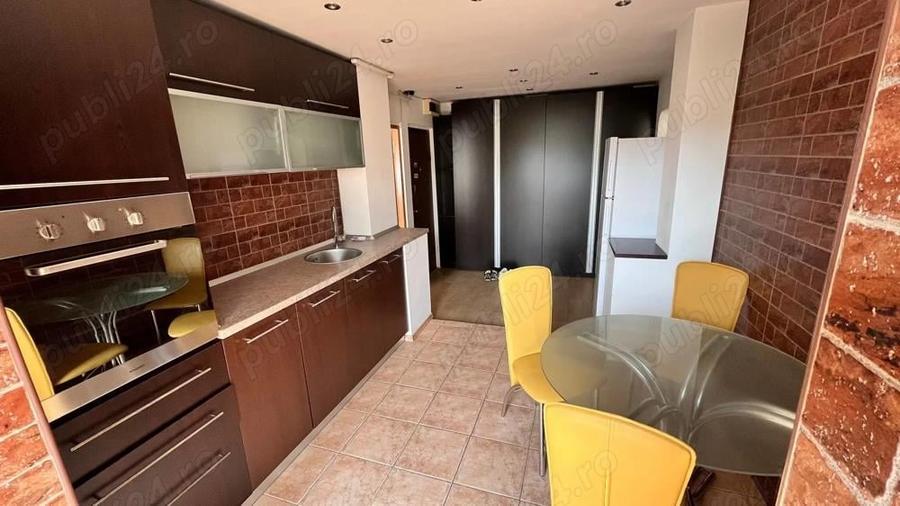 Apartament cu 3 camere semidecomandat în Păcii